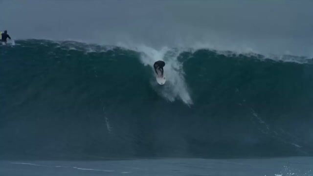 Dramatic Surf Sequence Video Prompt